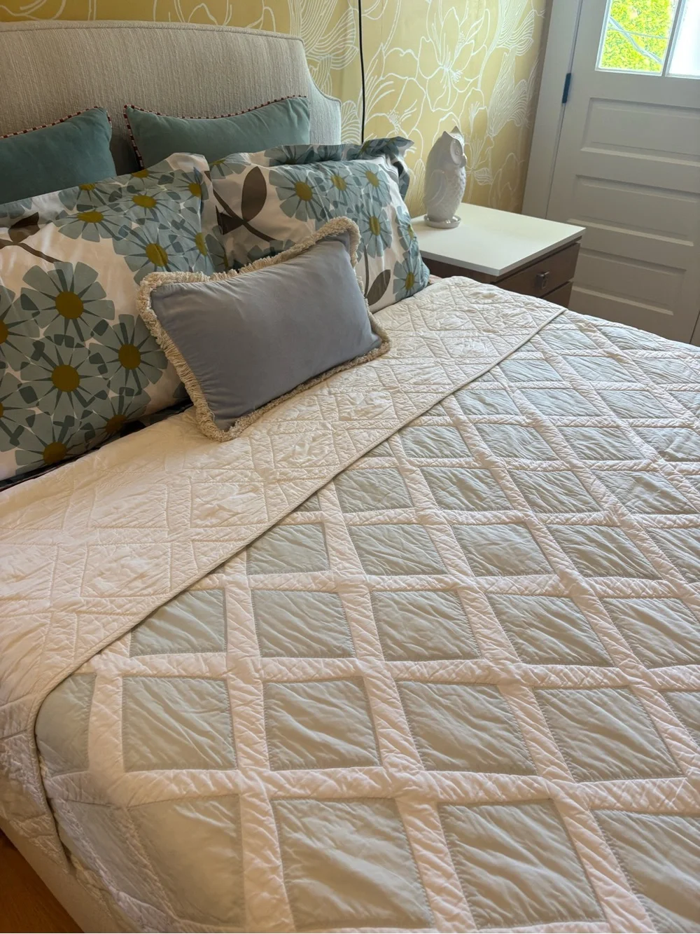 Serena & Lily Aqua and White Diamond Quilt Queen EUC